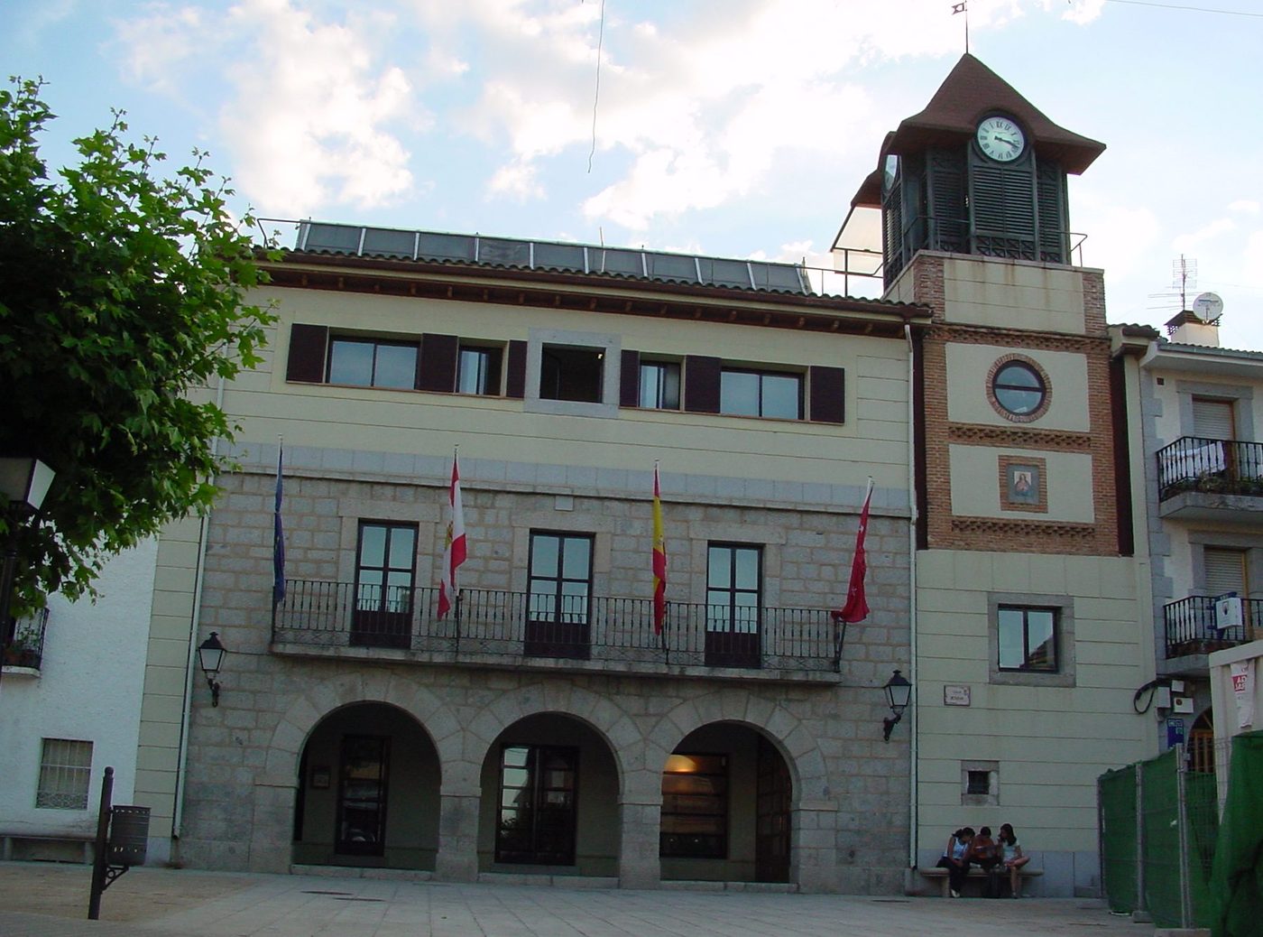 Reparación de tejados en Collado Mediano | reparaciondetejados.madrid Collado Mediano (Madrid): reparaciondetejados.madrid ofrece reparación, mantenimiento e impermeabilización de tejados y canalones en la localidad, zona de sierra alta, con protección de tejados frente a nieve y hielo.