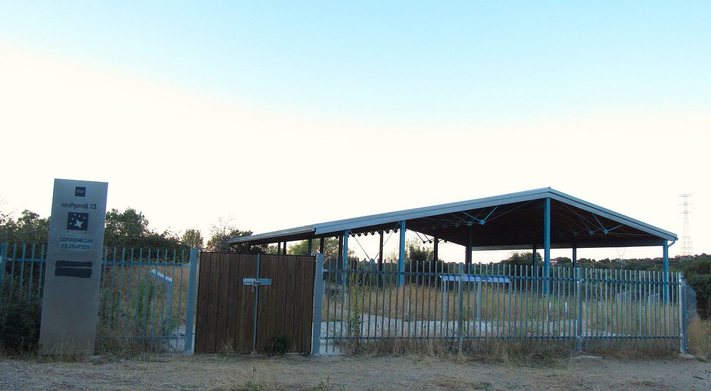 Reparación de tejados en Collado Mediano | reparaciondetejados.madrid Vista de Collado Mediano, en la Sierra de Madrid — zona de servicio de reparaciondetejados.madrid, especialistas en reparación de tejados y canalones, zona de sierra alta, con protección de tejados frente a nieve y hielo.
