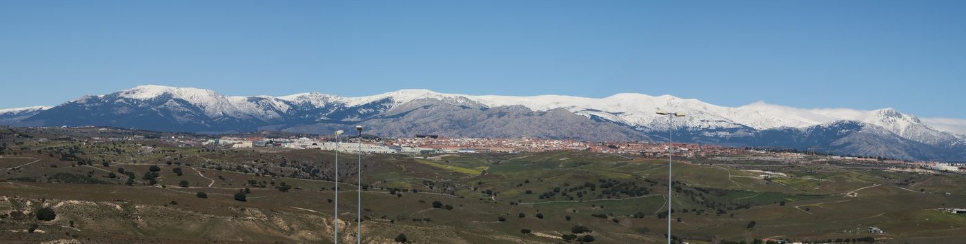 Reparación de tejados en Colmenar Viejo | reparaciondetejados.madrid Fotografía de Colmenar Viejo, en la Sierra de Madrid. Servicio local de reparación y limpieza de tejados y canalones — reparaciondetejados.madrid, con numerosas urbanizaciones y comunidades de vecinos.