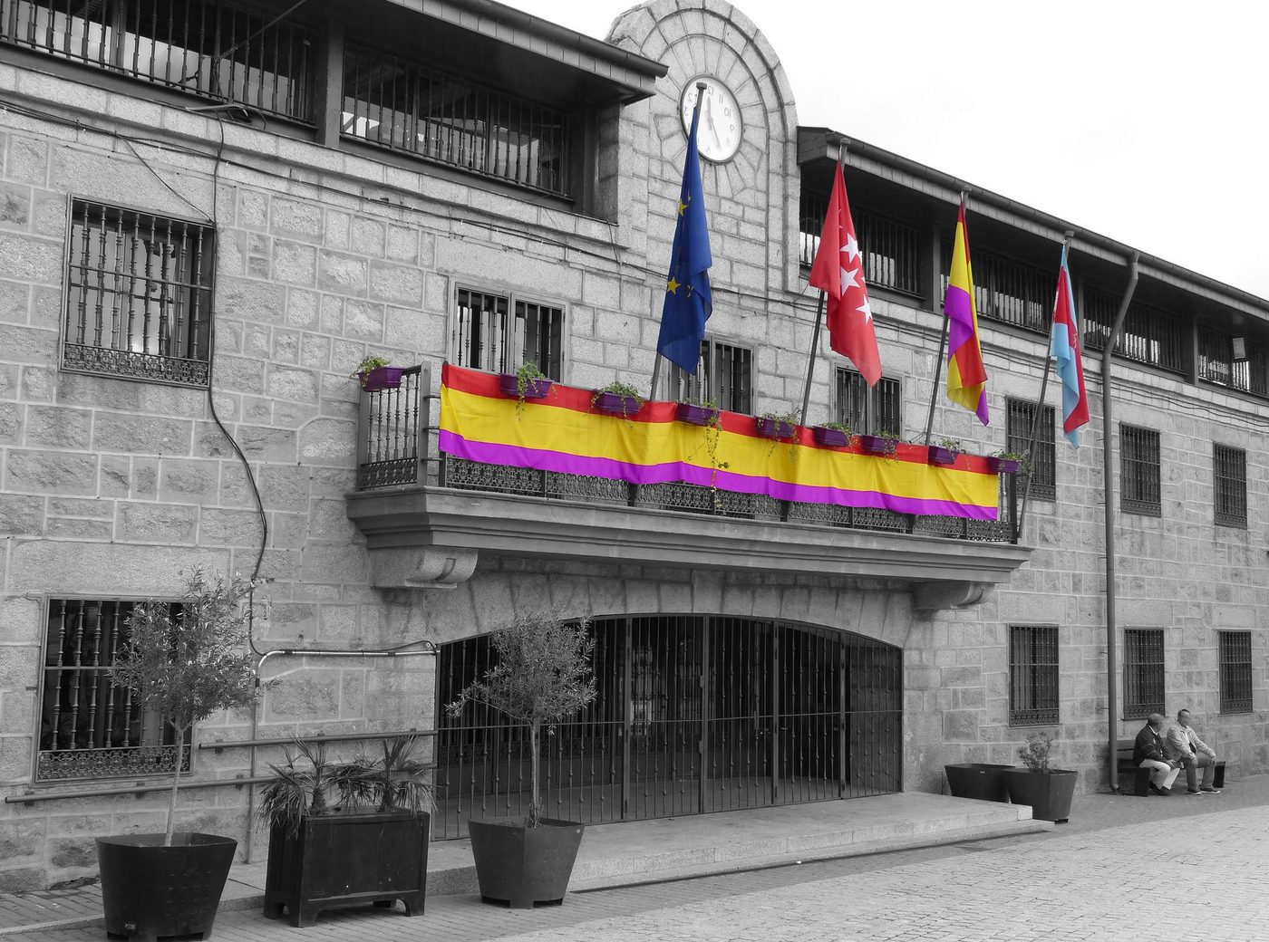 Vista de Colmenarejo, en la Sierra de Madrid — zona de servicio de reparaciondetejados.madrid, especialistas en reparación de tejados y canalones, de casco histórico y construcción tradicional en piedra.