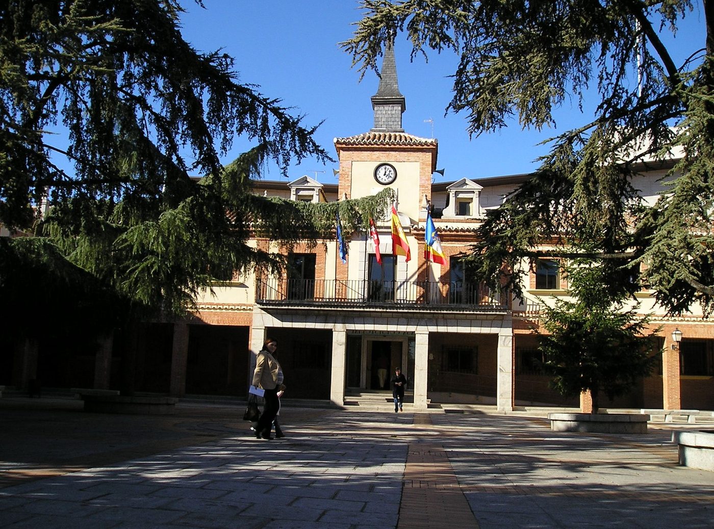 Vista de Las Rozas de Madrid, en la Sierra de Madrid — zona de servicio de reparaciondetejados.madrid, especialistas en reparación de tejados y canalones, con numerosas urbanizaciones y comunidades de vecinos.