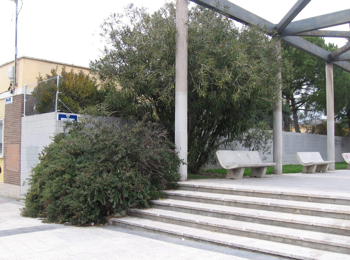 Vista de Majadahonda, en la Sierra de Madrid — zona de servicio de reparaciondetejados.madrid, especialistas en reparación de tejados y canalones, con numerosas urbanizaciones y comunidades de vecinos.
