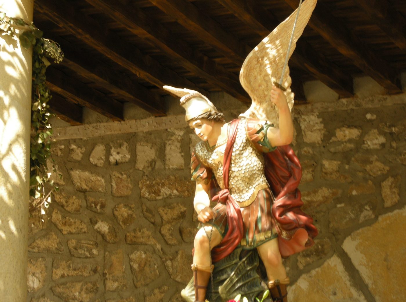 Fotografía de Pedrezuela, en la Sierra de Madrid. Servicio local de reparación y limpieza de tejados y canalones — reparaciondetejados.madrid, en la Sierra Norte de Madrid.