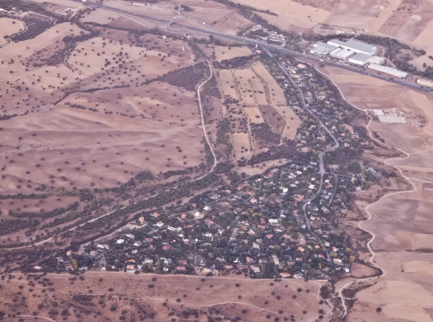 Vista de San Agustín del Guadalix, en la Sierra de Madrid — zona de servicio de reparaciondetejados.madrid, especialistas en reparación de tejados y canalones, en la Sierra Norte de Madrid.