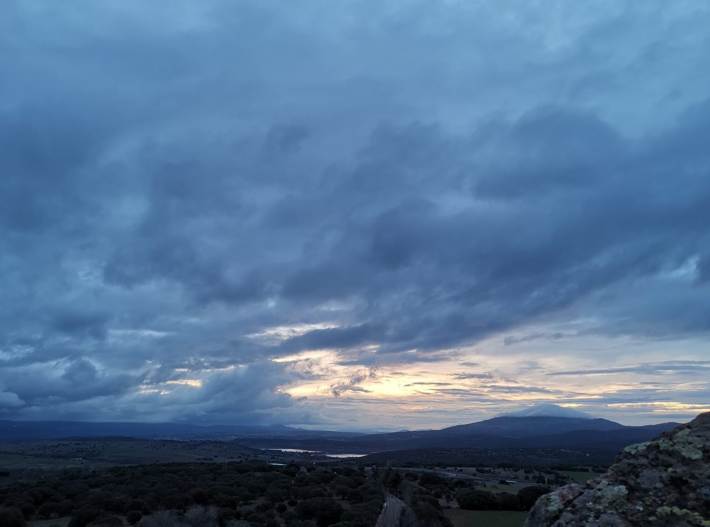 Vista de Venturada, en la Sierra de Madrid — zona de servicio de reparaciondetejados.madrid, especialistas en reparación de tejados y canalones, en la Sierra Norte de Madrid.